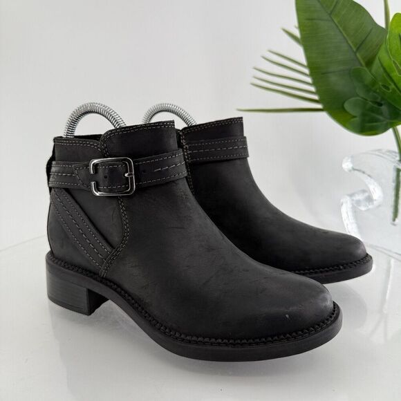 Clarks Womens Maye Strap Boot Size 5 M Black Leather Bootie Chunky Low Heel - Picture 1 of 15